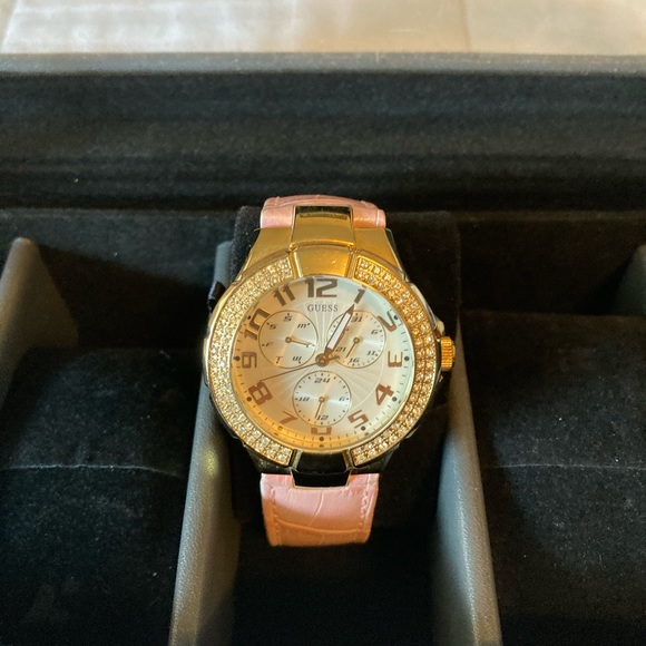 Guess Ladies Fashion Watch⌚️ - Picture 4 of 9